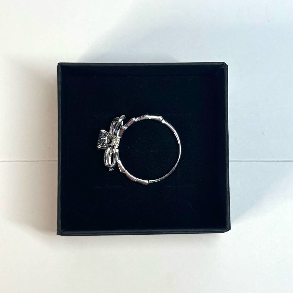 Sterling silver moissanite bow ring - Picture 6 of 11